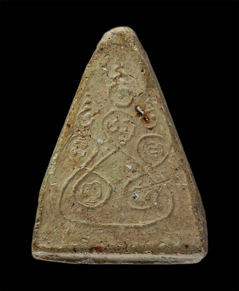 17Aug24 (223)p.jpg - พระพุทธโคดม หลวงพ่อขอม วัดไผ่โรงวัว จ.สุพรรณบุรี ปี2505 พิมพ์สามเหลี่ยมหลังยันต์  เนื้อดิน  | https://kamulet.in.th